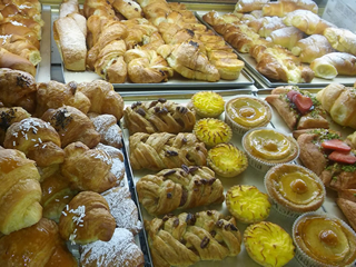 Vasto assortimento di pasticceria fresca